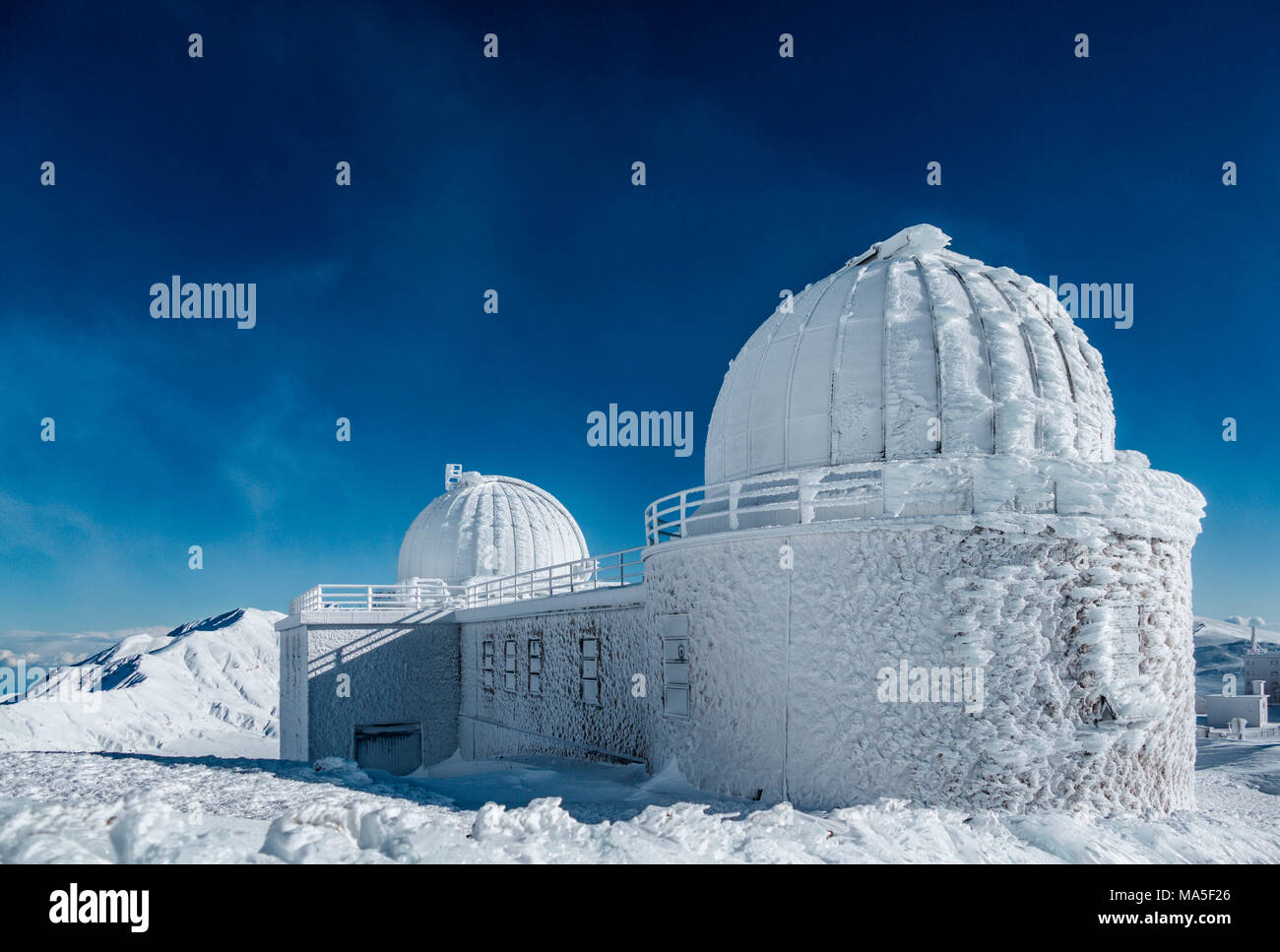 Sternwarte bei einem Eis und Wind Sturm, Campo Imperatore, Provinz L'Aquila, Abruzzen, Italien, Europa Stockfoto