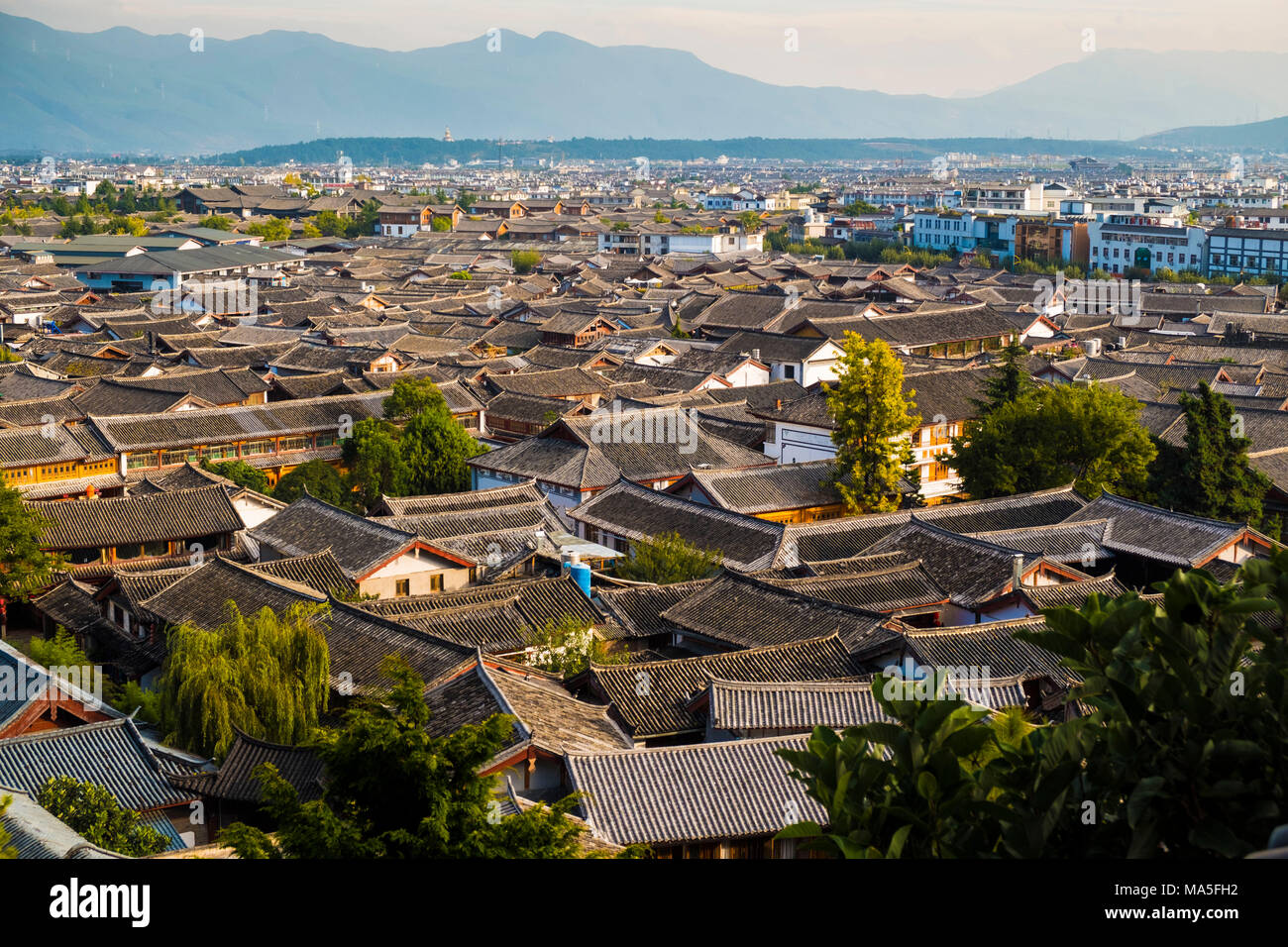 Blick auf die Altstadt von Lijiang, Lijiang, Yunnan, China, Asien, Asien, Südostasien, Fernost Stockfoto
