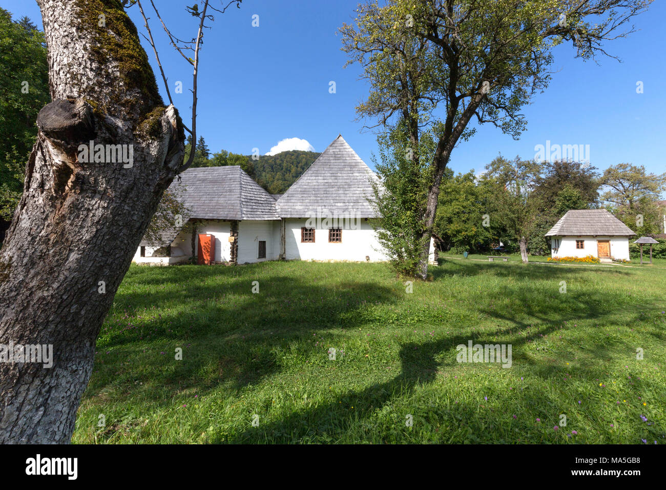 Altes Dorf in der Nähe von Bran Bezirk, Siebenbürgen, Rumänien Stockfoto