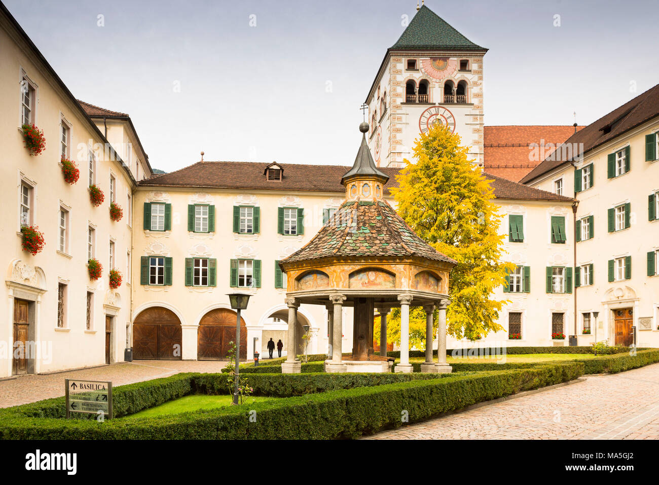 Ein herbstlicher Blick auf Kloster Neustift (Neustift) in der Nähe von Brixen, Provinz Bozen, Südtirol, Trentino Alto Adige, Italien Stockfoto