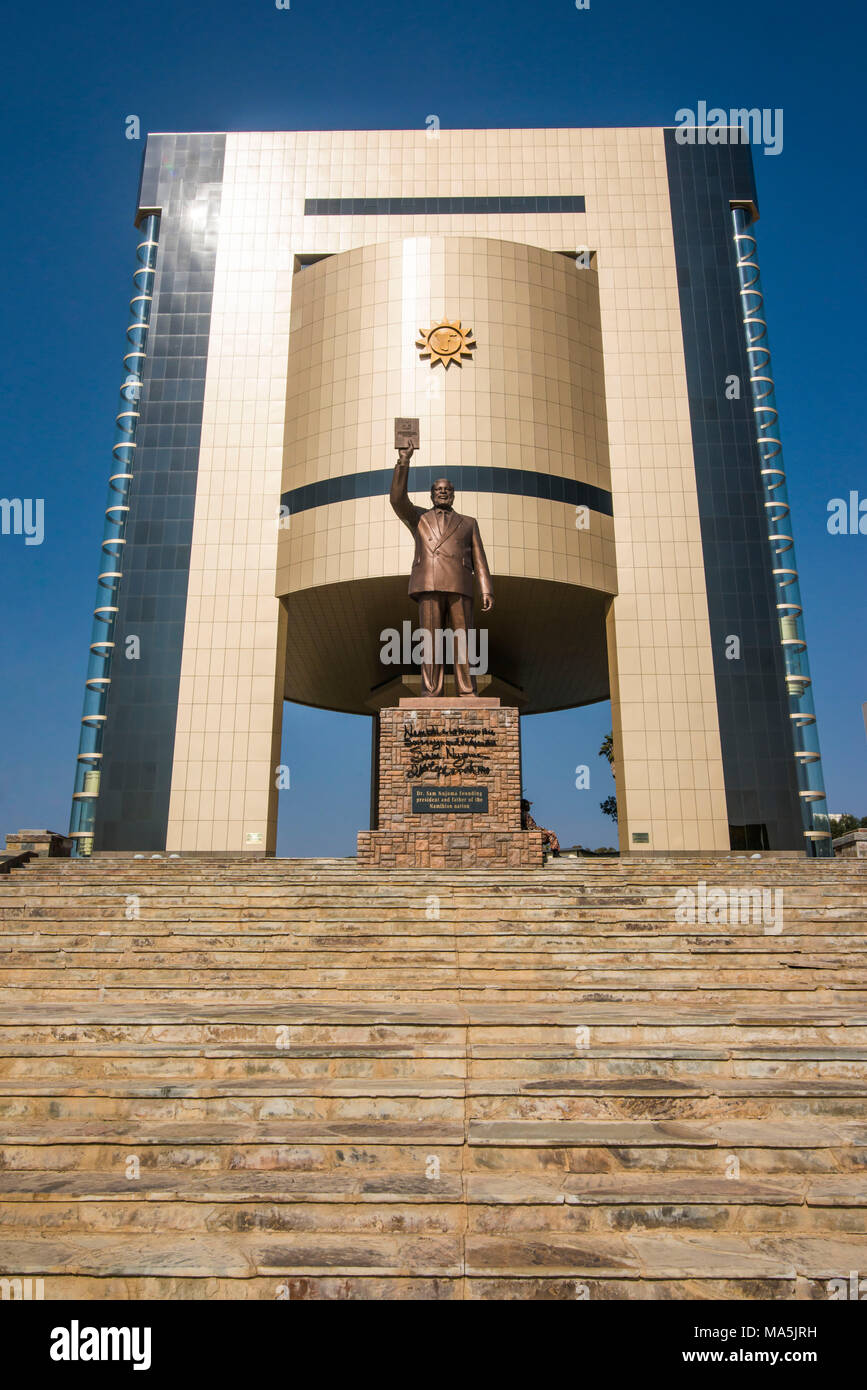 Monument namibia statue windhoek Fotos und Bildmaterial in hoher