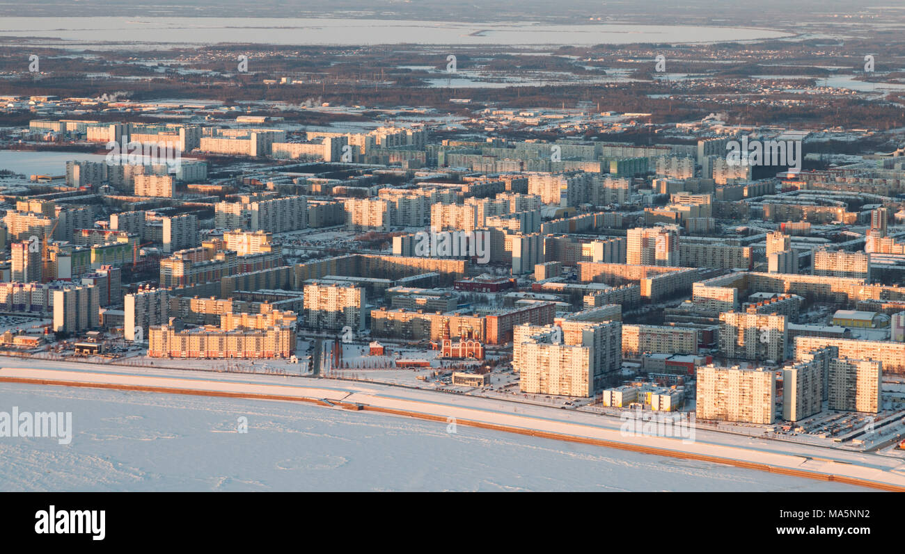 Top der Stadt Nischnewartowsk im Winter Stockfoto