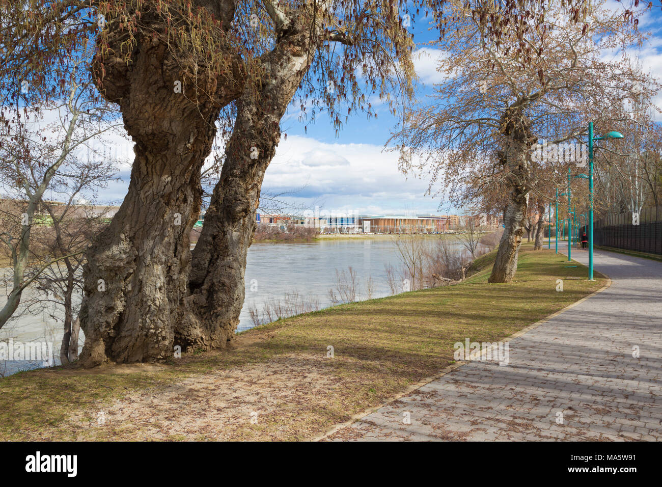 Saragossa - Die Ufer des Ebro. Stockfoto