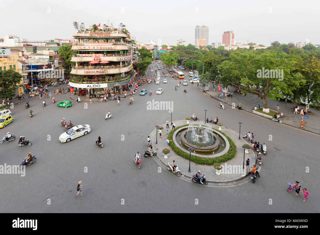 Straße Aktion an der Dinh Tien Hoang, Le Thai und Hang Dao Straßen Kreuzung, Hanoi, Vietnam Stockfoto