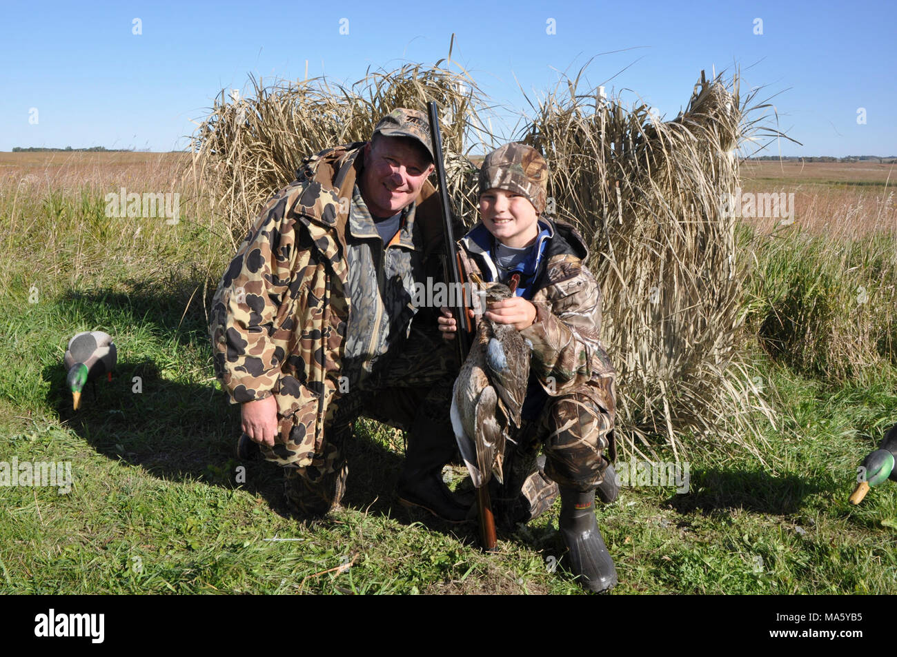 Paul und Mitch Virnig med. Paul und Mitch Virnig nach einem guten Morgen auf dem Sumpf. Stockfoto