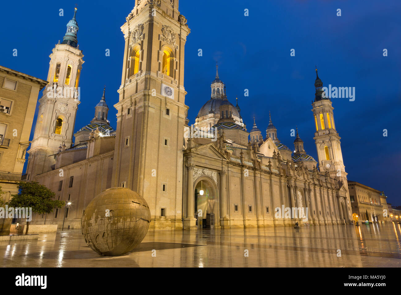 Saragossa - Die Kathedrale Basilica del Pilar. Stockfoto