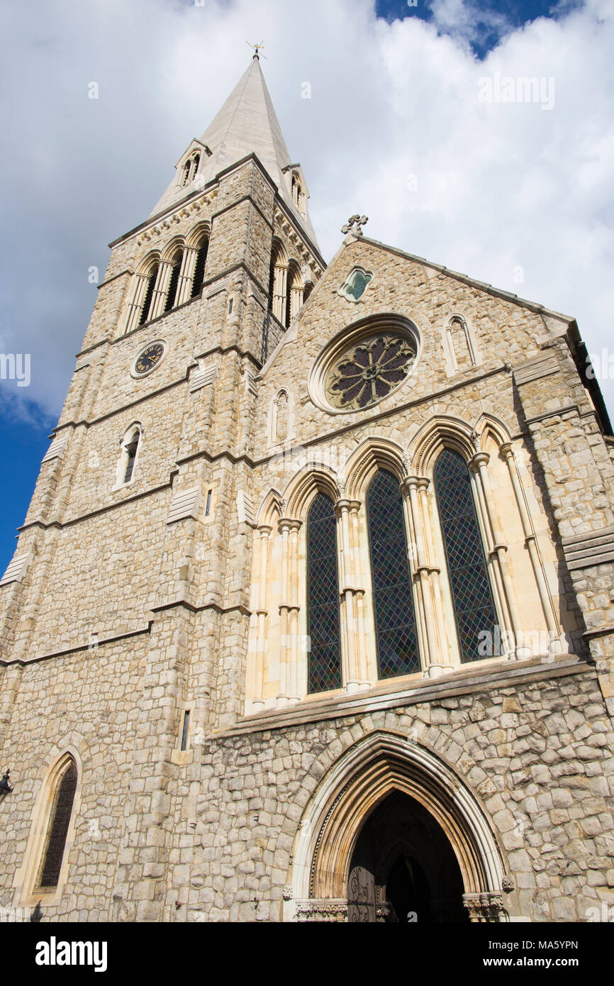 London - Der Turm und Fassade der Kirche St. Barnabas, Stockfoto