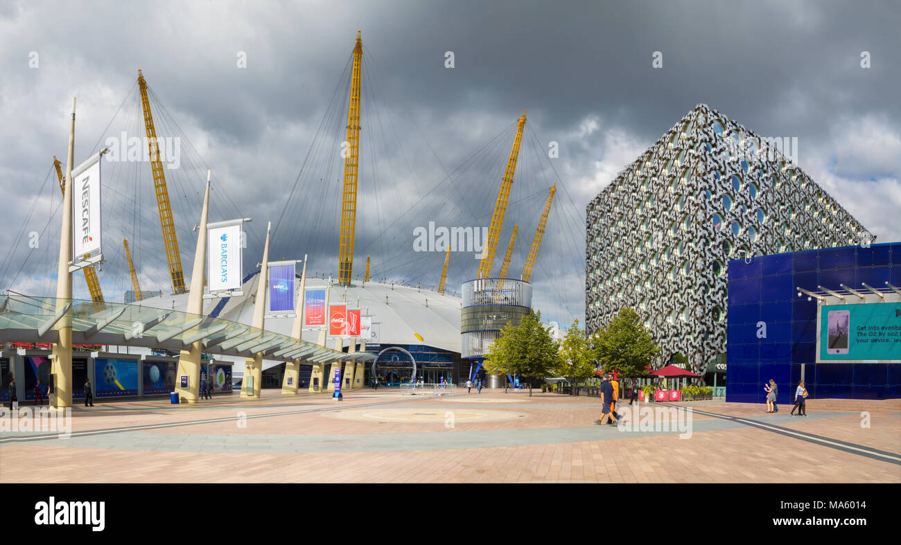 LONDON, Großbritannien - 15 September, 2017: Die moderne Architektur und den Platz in der Nähe von North Greenwich entfernt. Stockfoto