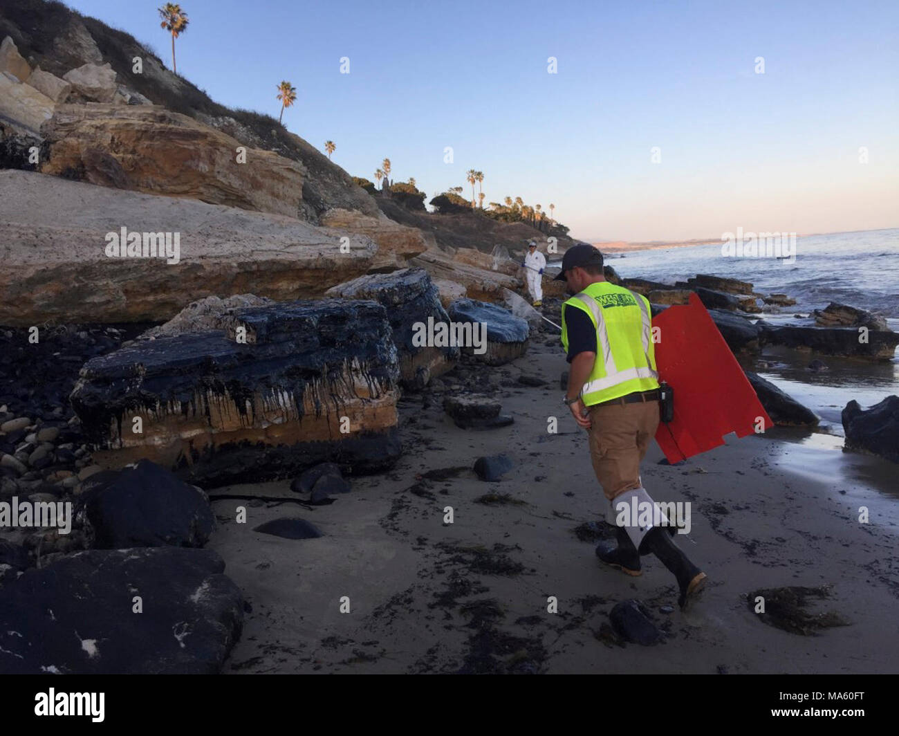 Refugio Öl Antwort Wildlife. Wildlife operations Crew reagiert der geölten Vogel westlich von Refugio State Beach am 20. Mai 2015 Bericht zu erstatten. Stockfoto