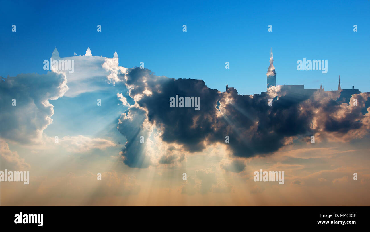 Die symbolische Silhouette von Bratislava in sanstet Wolken. Stockfoto