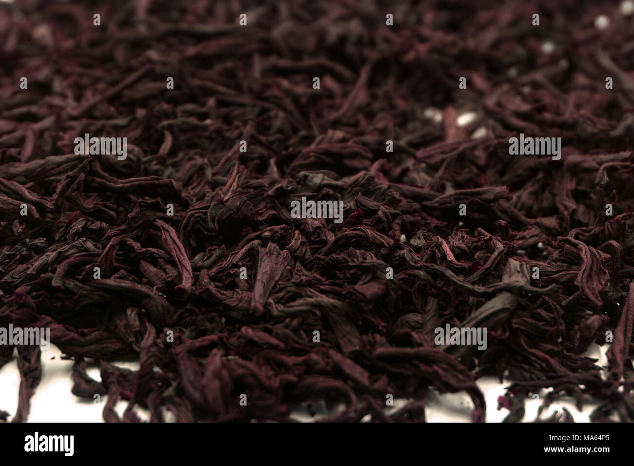 Sortierte Tee. Im Rahmen schwarz großes Blatt Tee, grün, grün mit Jasmin, milky Oolong, aromatisiert, Tee in Kugeln. Pfefferminze frischen, getrockneten Blütenknospen, Stockfoto