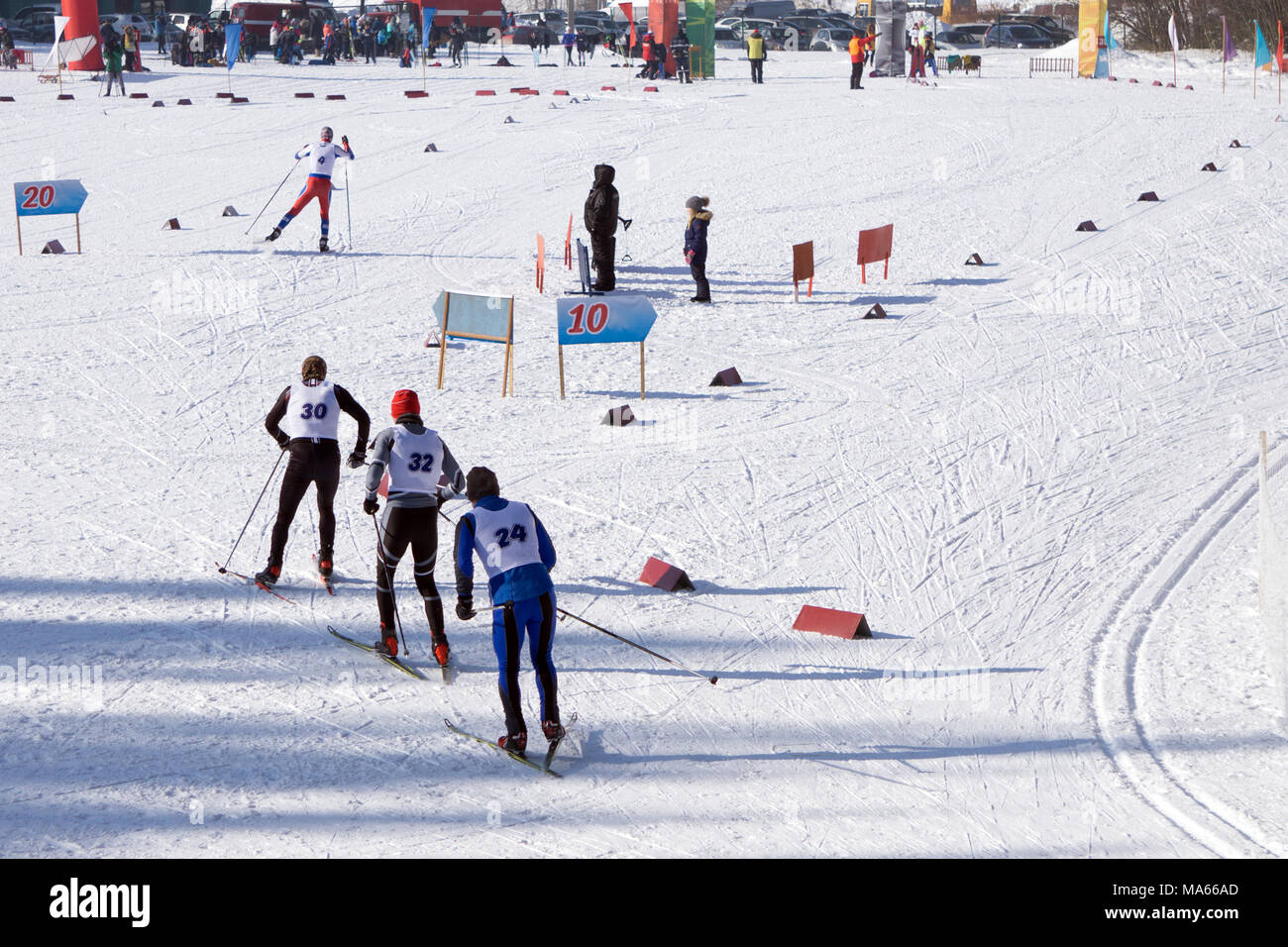 Ski Personal auf der Strecke vor der WM in Ski Sport Stockfoto