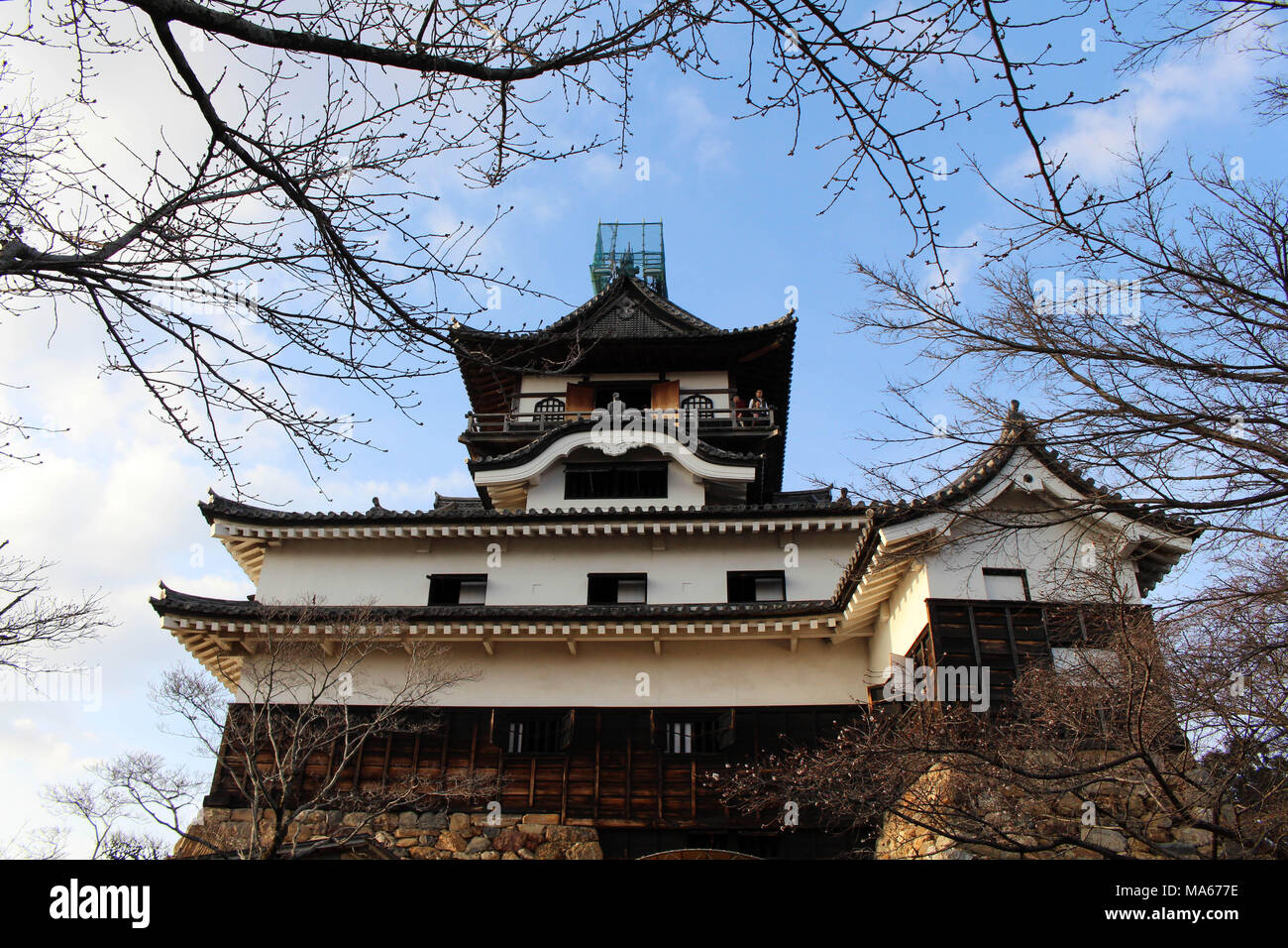 Um Inuyama Castle in der Aichi Präfektur. Durch die Kiso Flusses und auch das Original. Pic wurde im Februar 2018 getroffen. Stockfoto