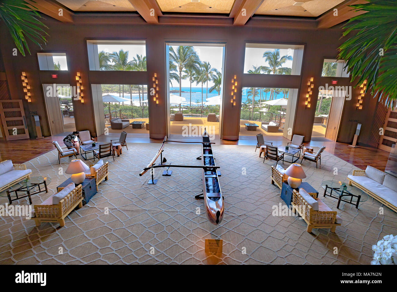 Ein 2017 Blick von der oberen Lobby des frisch renovierten Four Seasons Resort Lanai at Manele Bay, Lanai, Hawaii. Stockfoto