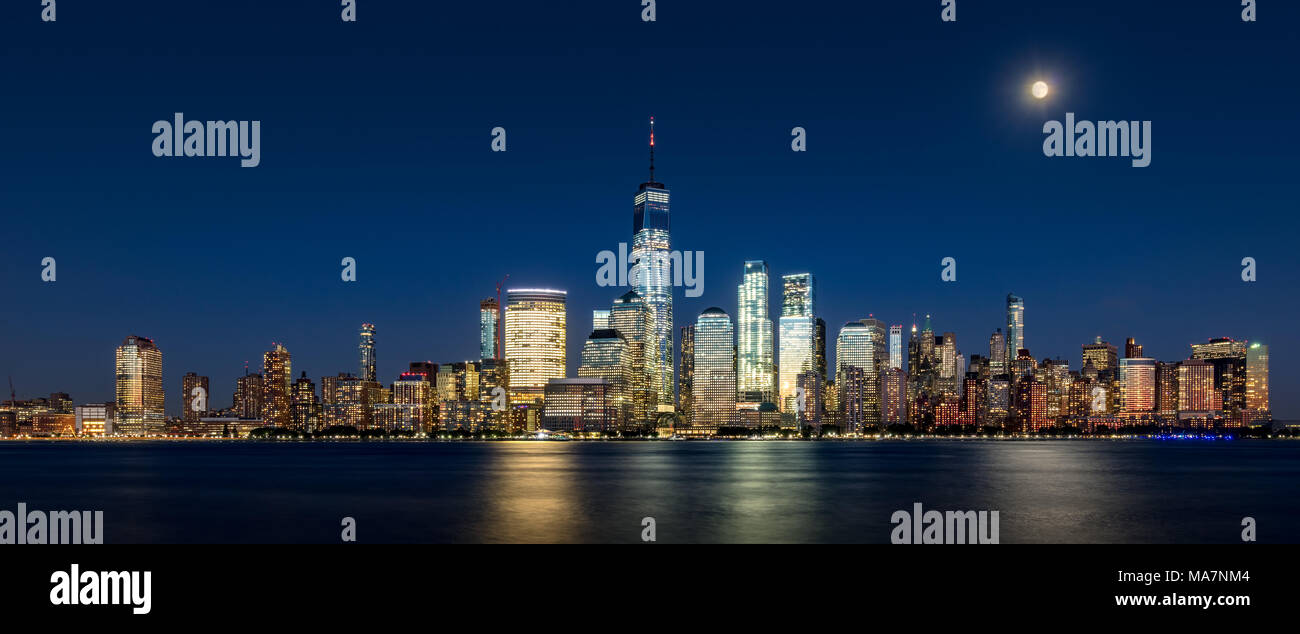 New York Skyline von Newport Stockfoto