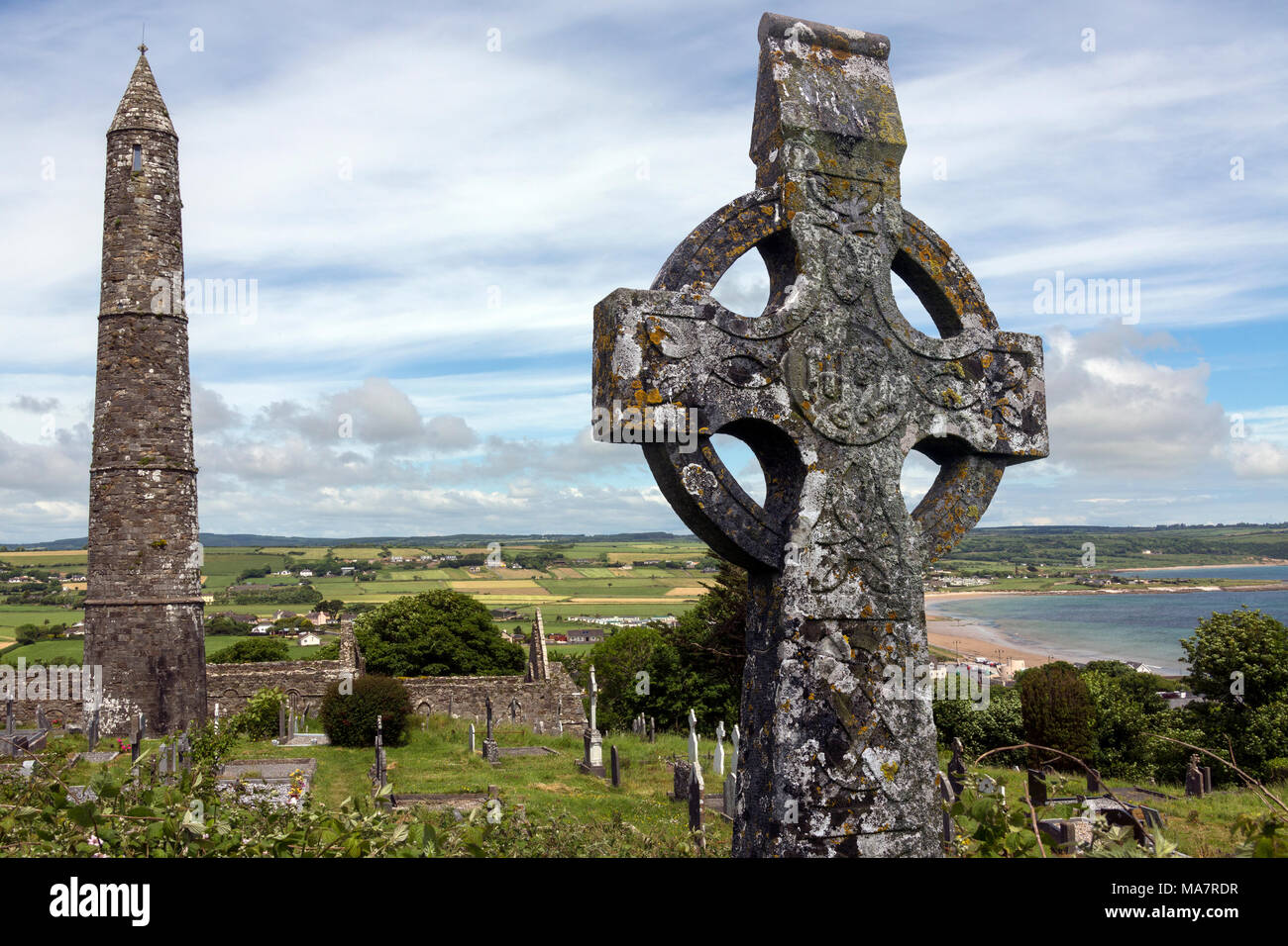 Die Ruinen von Ardmore Kathedrale und Rundturm, County Waterford in Irland. Stockfoto