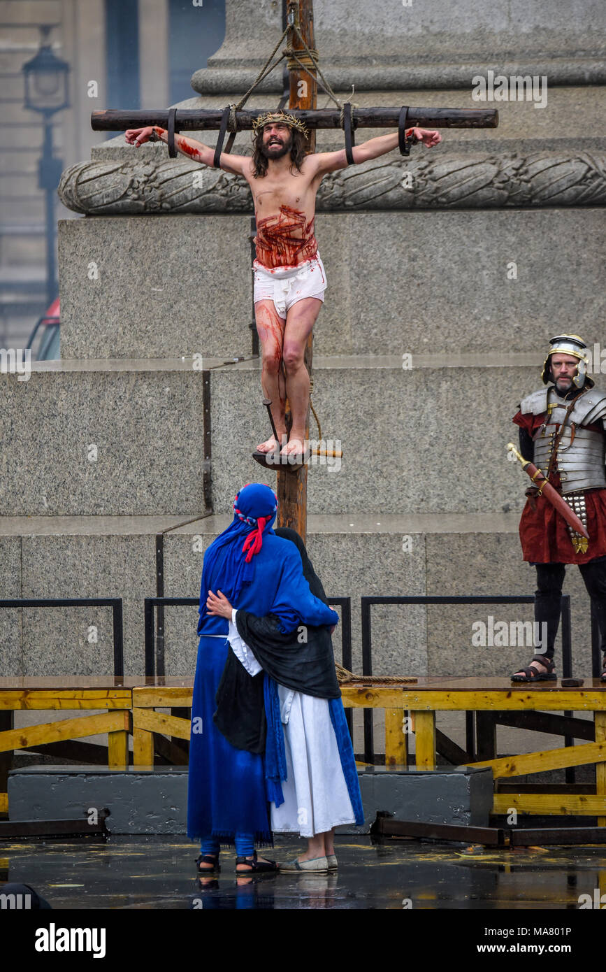 Wintershall CIO porträtiert die Passion und die Auferstehung von Jesus Christus über den Trafalgar Square als Bühne. Christus ist von James Burke-Dunsmore gespielt Stockfoto