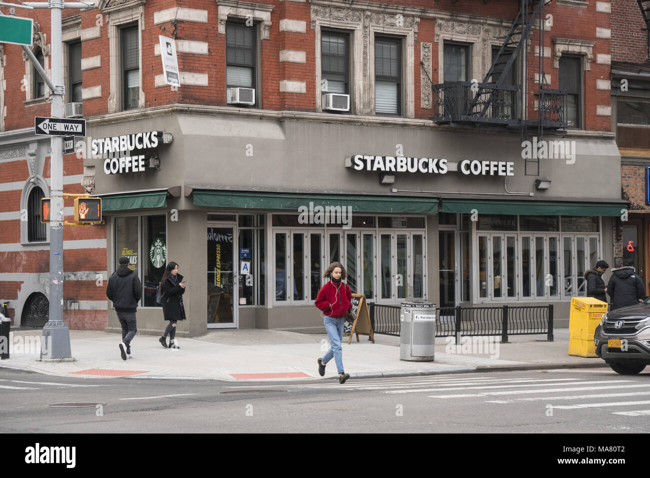 Starbucks Coffee im East Village in New York City. Stockfoto