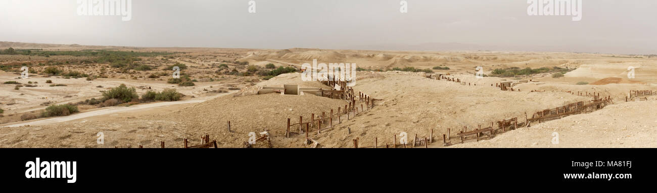 Qasr el Yahud, Israel, 29. März 2018. Blick von der Verlassenen militärische Position in "das Land der Klöster" in der Nähe der taufstelle Qasr el Yahud auch Kasser oder Qasser al Jehud der offizielle Name des westlichen Teils der traditionellen Ort der Taufe Jesu durch Johannes den Täufer im Jordan Tal Region West Bank, Israel. Stockfoto