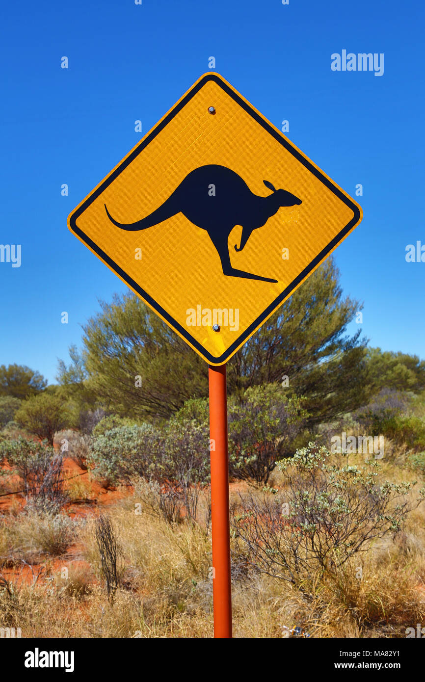 Kangaroo wildlife Warnschild am Uluru, Ayers Rock, Uluru-Kata Tjuta National Park, Northern Territory, Australien Stockfoto