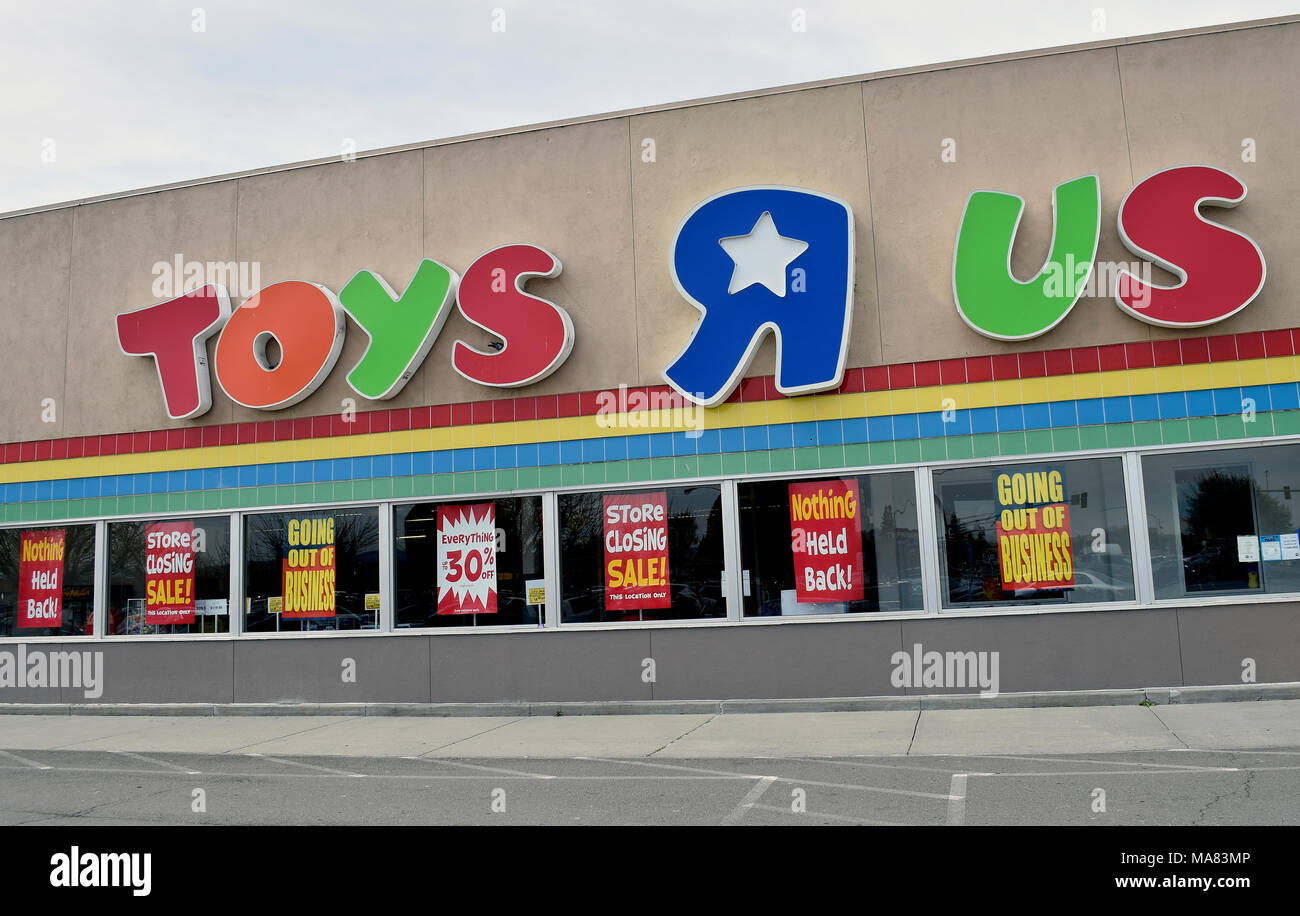 Toys R Us Store schließen Verkauf in Hayward, Kalifornien, USA Stockfoto