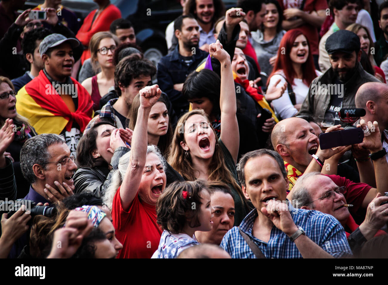 Brüssel, Belgien, 3. Juni 2014: Spanische Gemeinschaft in Belgien gegen die spanische Monarchie protestieren Stockfoto