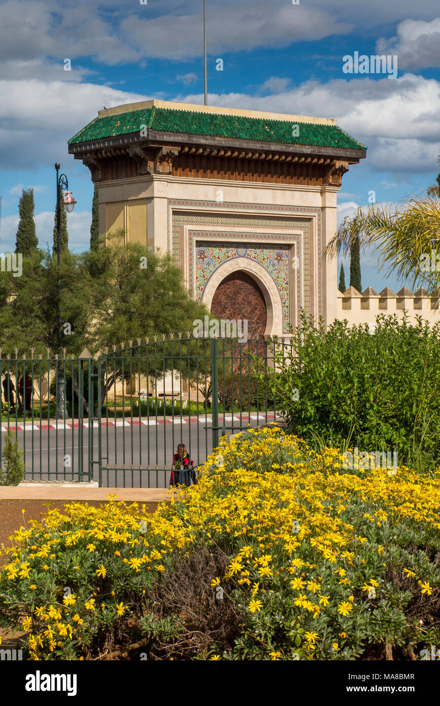 Marokko, Fes, Avenue de l'Unesco, Royal Palace Gate (Porte Riafa) von Bou Jeloud Gärten Stockfoto