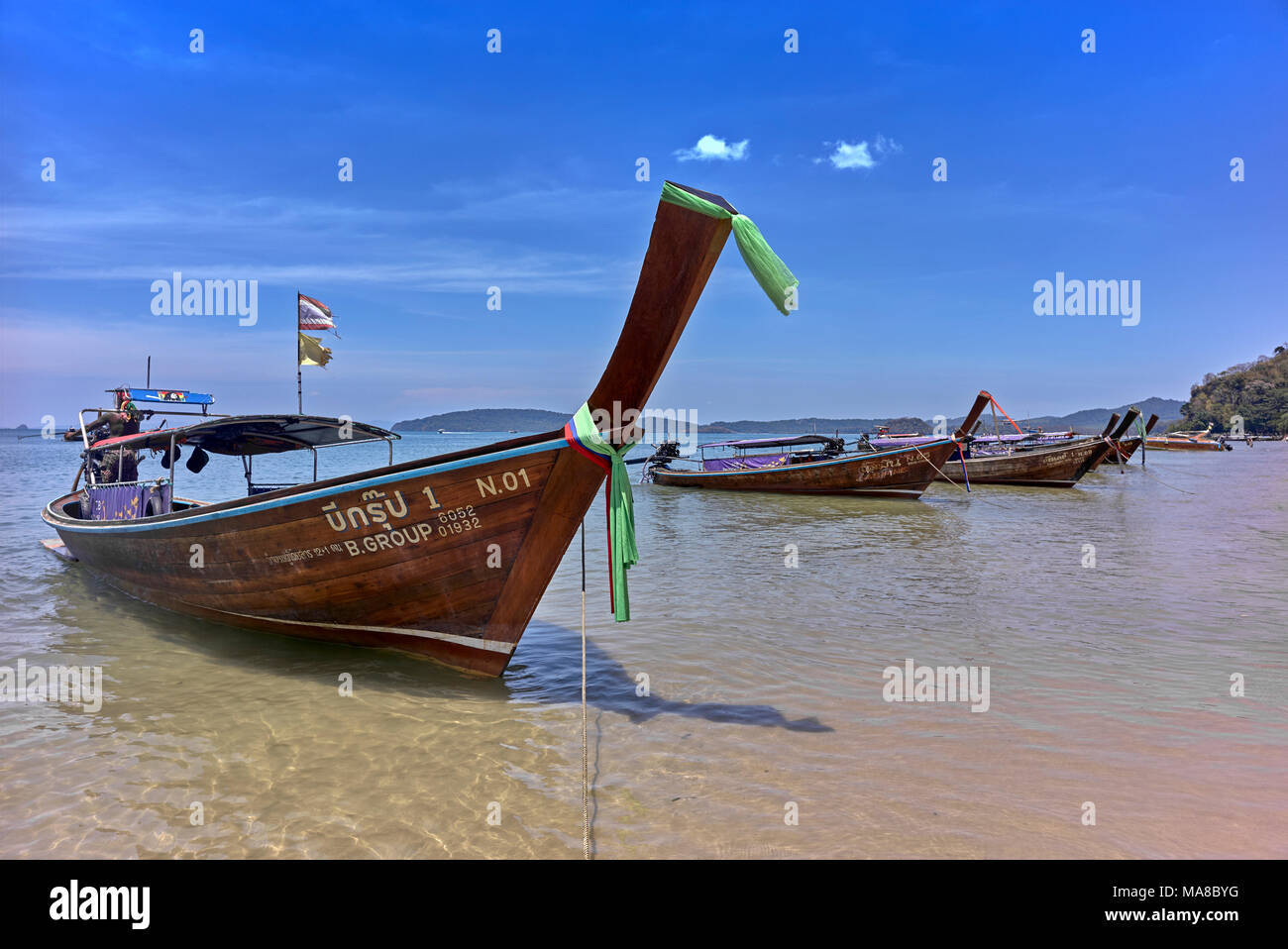 Krabi Beach Thailand. Longtailboot, traditionelle Thailand long tail Boot. Ao Nang Beach Krabi Thailand Südostasien Stockfoto
