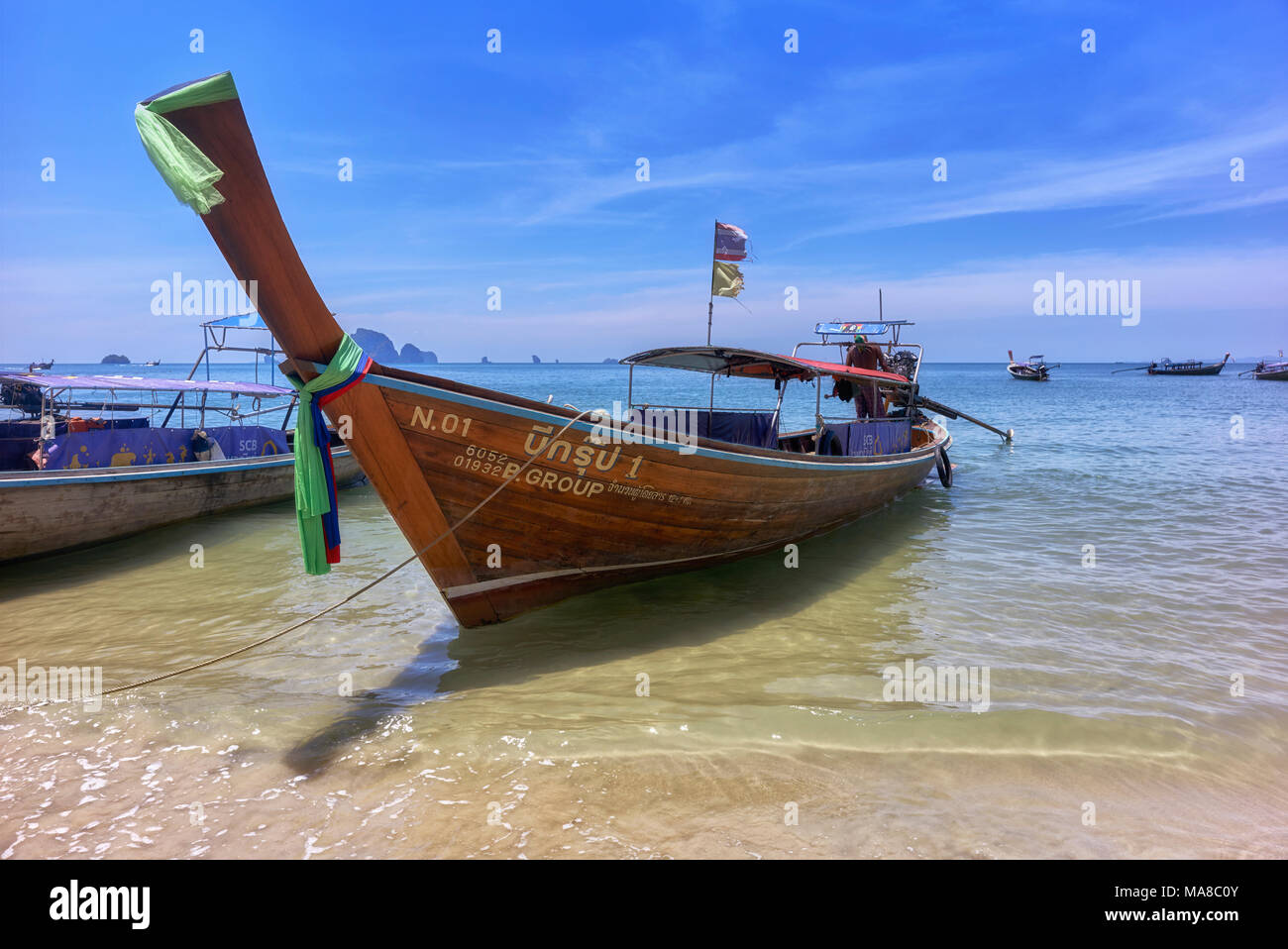 Krabi Beach Thailand. Longtailboot, traditionelle Thailand long tail Boot. Ao Nang Beach Krabi Thailand Südostasien Stockfoto