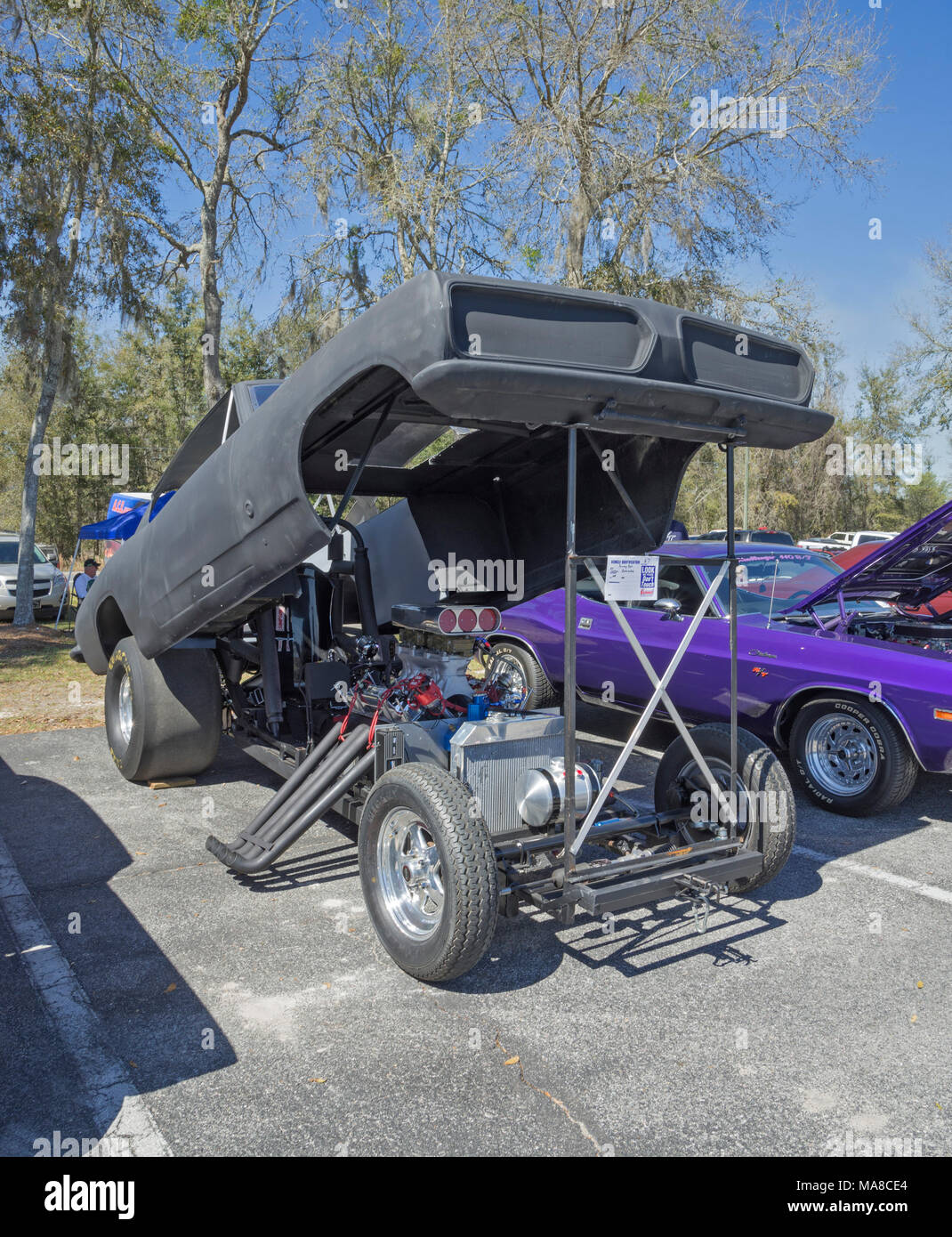 Auto Show in Ft. Weiß, Florida. Auto Hop Tablett im Fenster eines Chevrolet  classic car 1957 Stockfotografie - Alamy