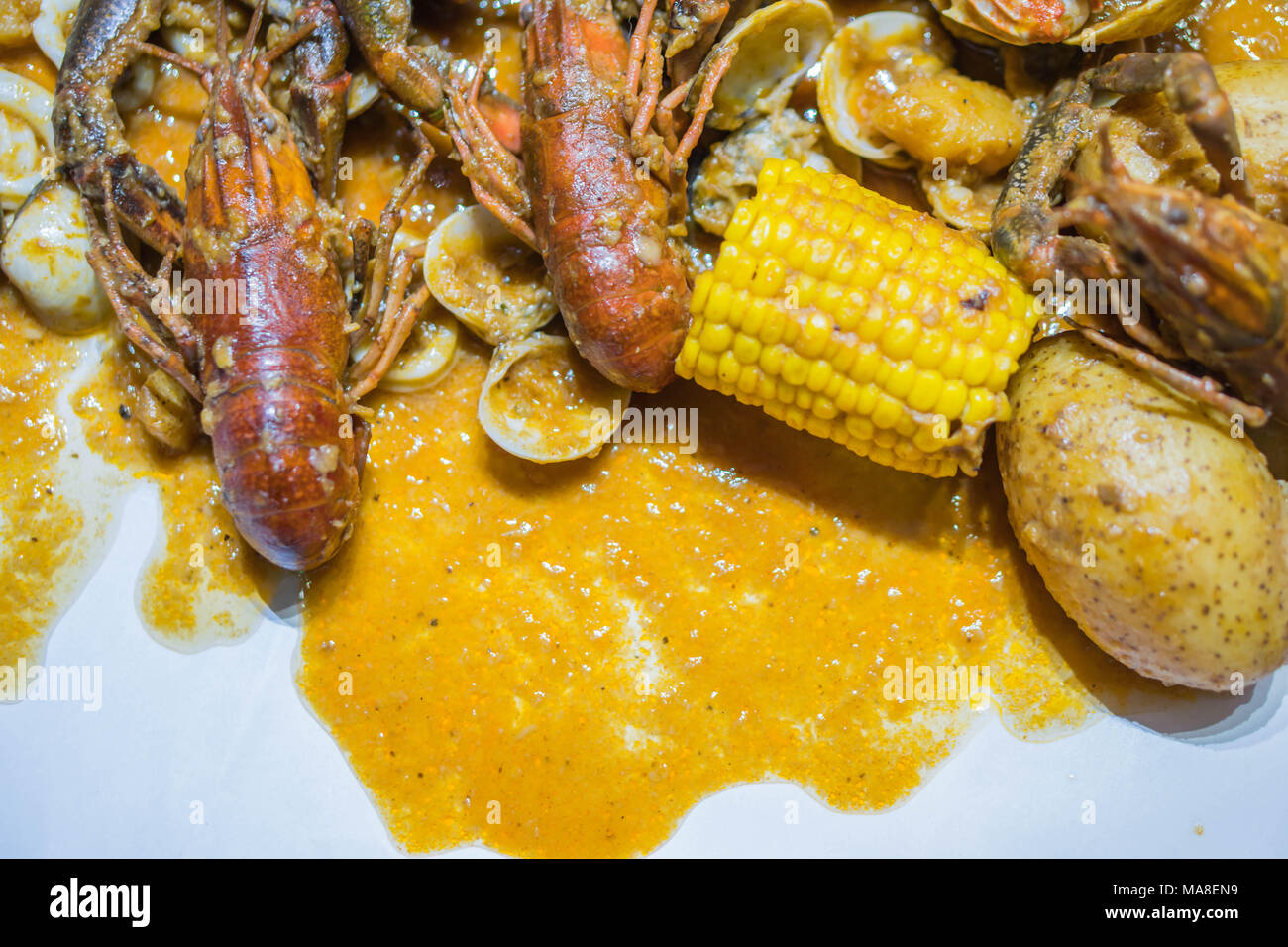Finger lecken Meeresfrüchten Eintopf. Stockfoto
