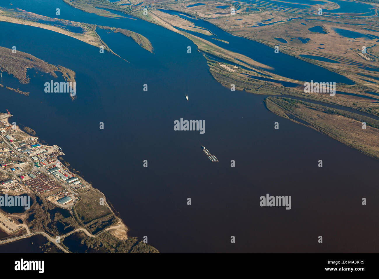 Ansicht von oben floodland der große Fluss im Frühling Stockfoto