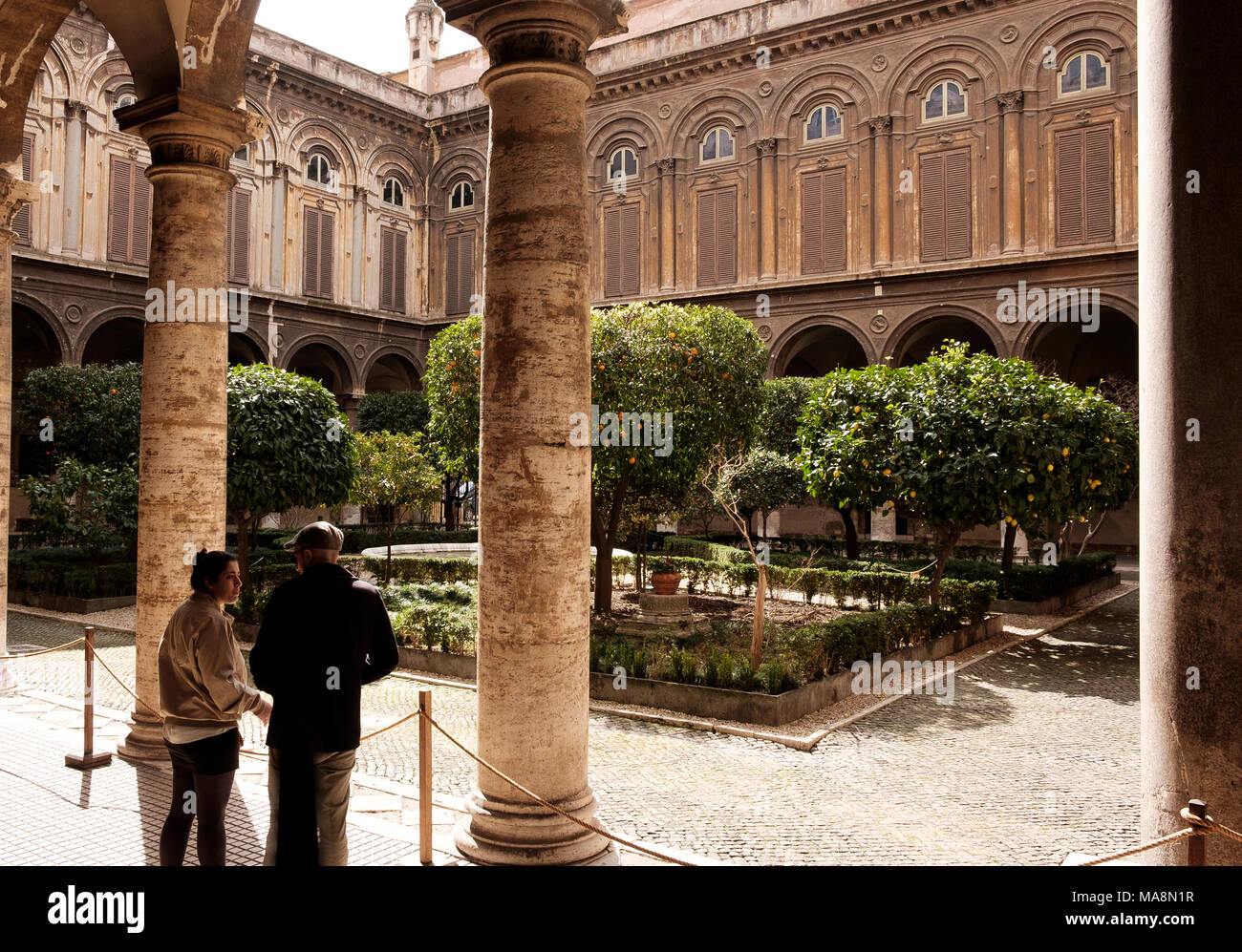 Im Innenhof des Palazzo Doria Pamphilj, auf der Via del Corso, Rom Stockfoto