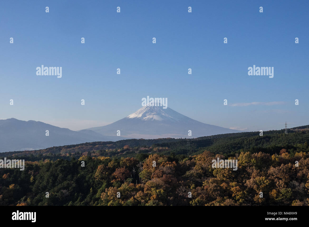 Ein Blick auf den Mount Fuji von der Mishima Skywalk Brücke Stockfoto