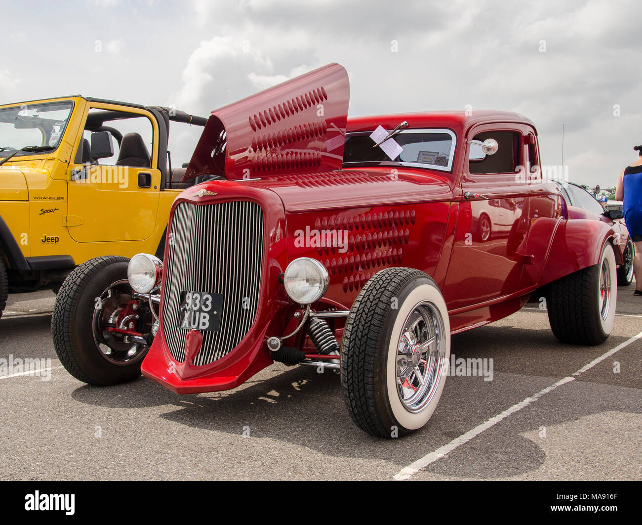 Eine Sammlung von benutzerdefinierten Fahrzeuge und Oldtimer am North Weald Flugplatz. Stockfoto