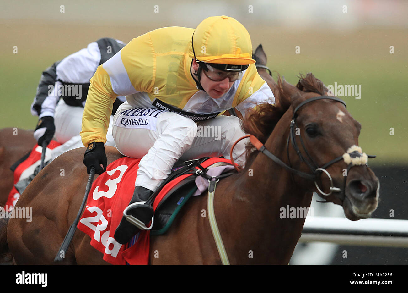Corinthia Ritter geritten von Oisin Murphy gewinnt die 32 Rot 3 Jahr alten All-Weather Meisterschaften Bedingungen Einsätze während der AW-Meisterschaft finale Tag bei Lingfield Pferderennbahn. PRESS ASSOCIATION Foto. Bild Datum: Freitag, März 30, 2018. Siehe PA Geschichte RACING Lingfield. Photo Credit: Adam Davy/PA-Kabel Stockfoto