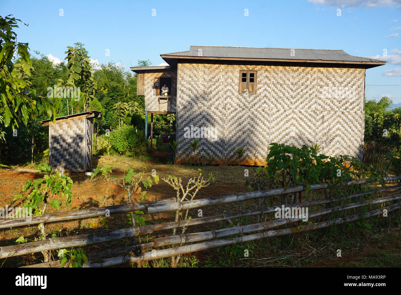 Dorf und Haus in der Nähe des Inle Lake im Bundesstaat Shan, Myanmar, Burma Stockfoto