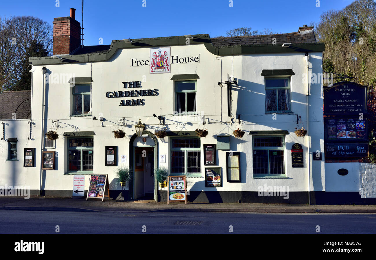 Außerhalb der aus dem 17. Jahrhundert Gärtner Arms Pub in Droitwich Spa, Großbritannien Stockfoto