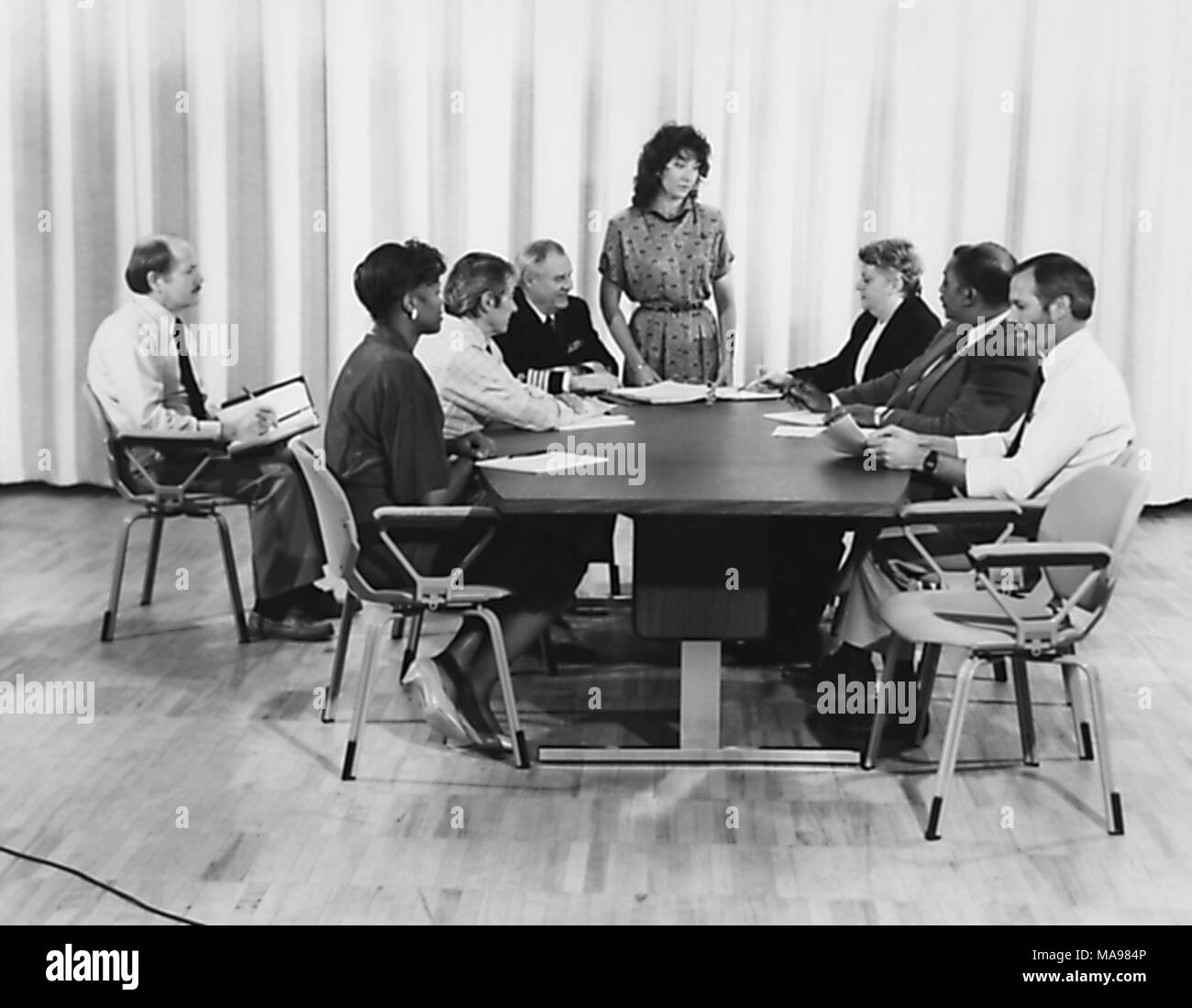 DPDE Direktor Nona Gibbs über ihre Kollegen an der Konferenz, 1987. Mit freundlicher Seuchenkontrollzentren (CDC)/Dennis L McDowell, fmr-Exec-Dir der Div der professionellen Entwicklung und Evaluation (DPDE). () Stockfoto