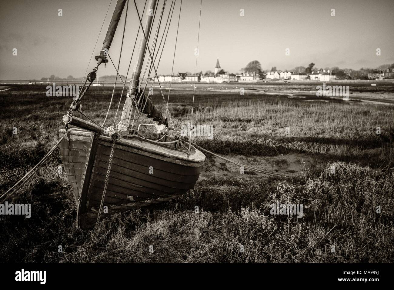 Blick über die estruary im Bosham auf der Suche nach alten Hütten im Winter Stockfoto