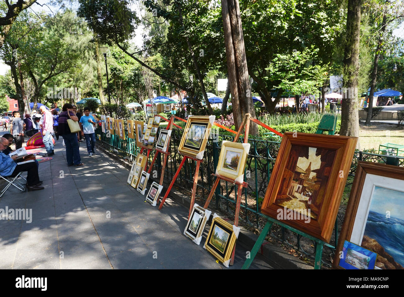 Kunst verkauft in der Plaza San Jacinto im San Angel Nachbarschaft von Mexiko-Stadt, Mexiko Stockfoto