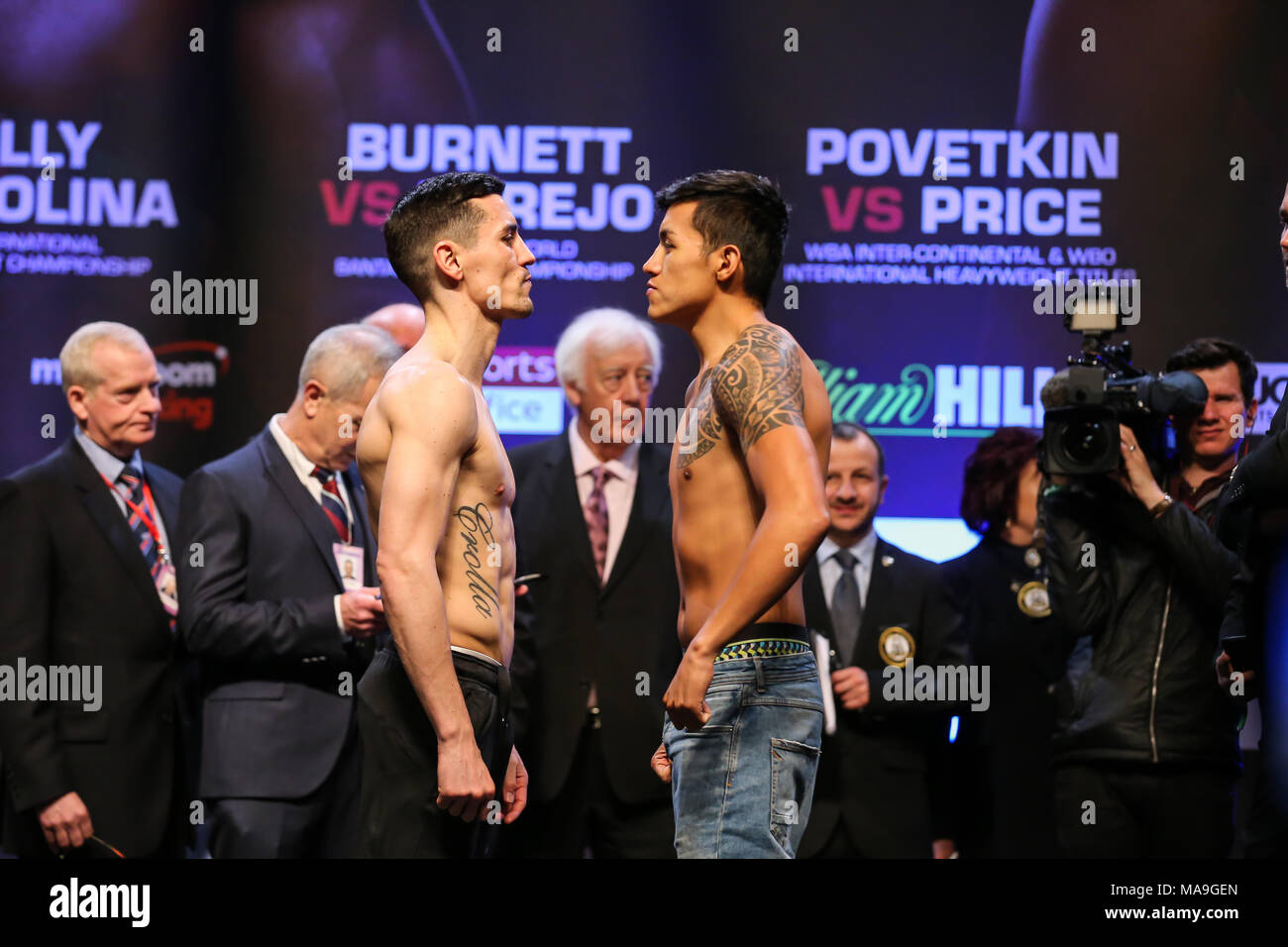 03-30-2018, Motopoint Arena Hall, Cardiff. ANTHONY CROLLA v EDSON RAMIREZ 9 St 10lbs 6 oz 9 St 10lbs 8 oz (Manchester) (Mexiko) Anthony Josua V Joseph Parker, Unified Welt Titel kämpfen Stockfoto