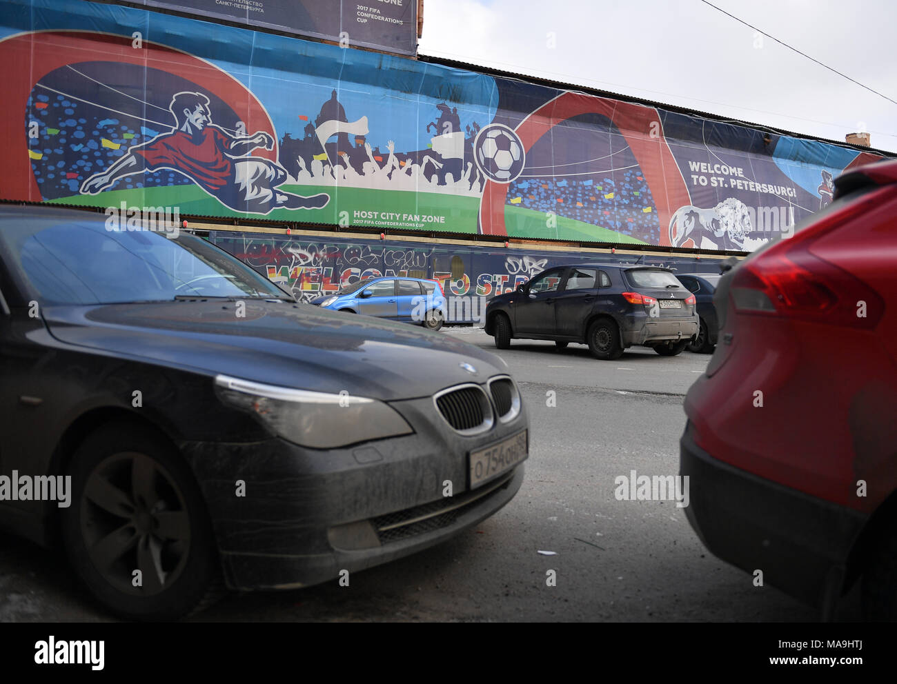 15 März 2018, Russland, St. Petersburg: die Länderkennung rus für Russland Eingefügt am hinteren Fenster eines Autos in der Innenstadt von St. Petersburg. Foto: Hendrik Schmidt/dpa-Zentralbild/ZB Stockfoto