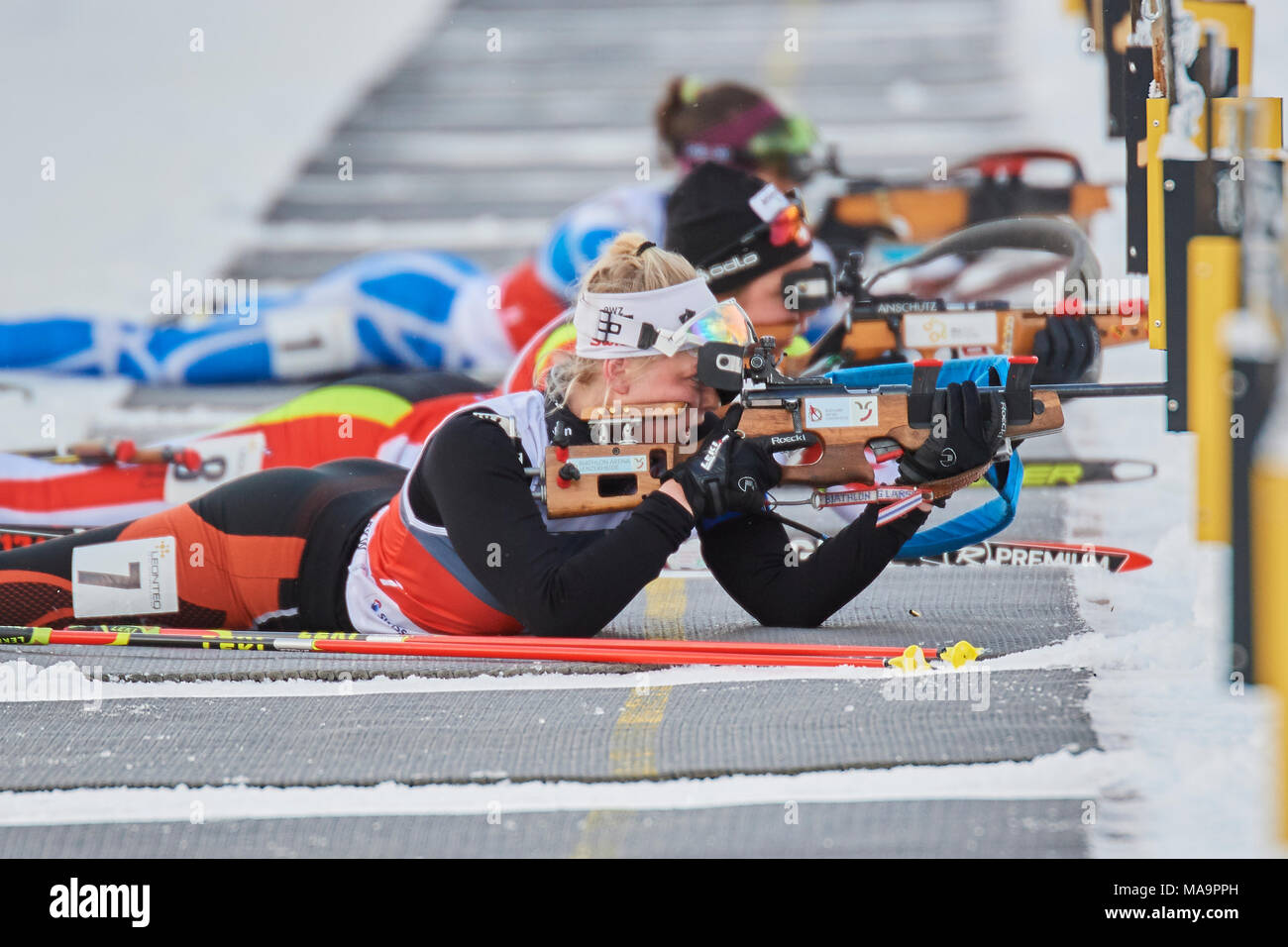 Lenzerheide, Schweiz, 31. März 2018. Larina Fravi während Sprint der Frauen Konkurrenz an den Schweizer Meisterschaften Biathlon Stockfoto