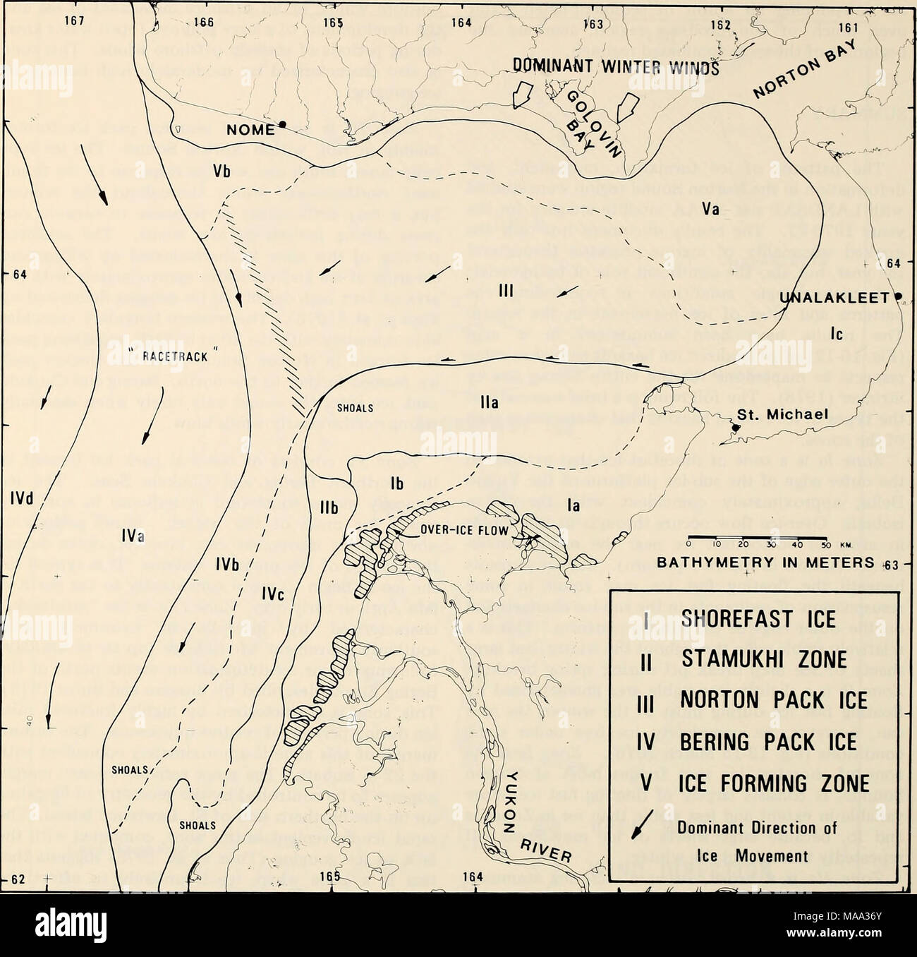 . Die östliche Beringmeer Regal: Ozeanographie und Ressourcen/bearbeitet von Donald W. Haube und John A. Calder. 0 10 20 30 40 50 KM BATHYMETRIE IN m^3 1 SHOREFAST ICE II STAMUKHI ZONE III NORTON PACKEIS IV BERING PACKEIS V EISBILDUNG ZONE/dominierende Richtung der Eisbewegung Abbildung 16-12. Zonierung von Eis Gefahren in tiie Yukon Delta/Norton Sound Region hauptsächlich auf der Grundlage von LANDSAT und NOAA-Satellitenbilder, ergänzt Informationen über Eis in der Aushöhlung von Thor und Nelson (1979). Zonen Va und Vb sind Zonen von Eis Divergenz Bestätigungen durch anhaltende Offshore Wind geformt (vgl. Muench und Ahlnas 19. Stockfoto