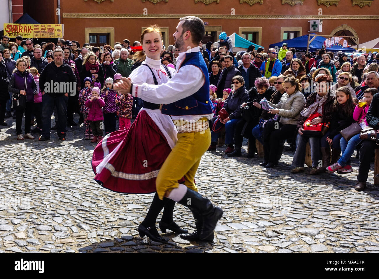 Polka-Tanz Tschechische Republik, tschechische Volkstänzer, tschechische Folklore-Tanzshow Stockfoto