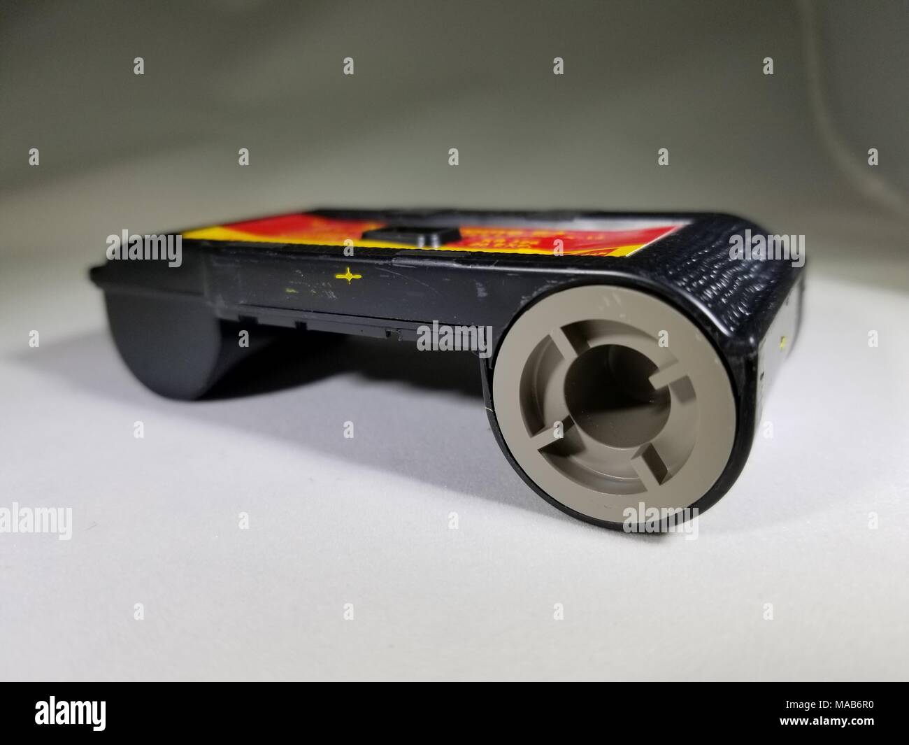 In der Nähe von Kodak 126 Kassette mit Kodachrome 64 Film, eine klassische Color Reversal Film 1960 verwendet er und 1970er Jahre ära Instamatic Kameras, 22. Februar 2018. () Stockfoto In der Nähe von Kodak 126 Kassette mit Kodachrome 64 Film, eine klassische Color Reversal Film 1960 verwendet er und 1970er Jahre ära Instamatic Kameras, 22. Februar 2018. () Stockfoto