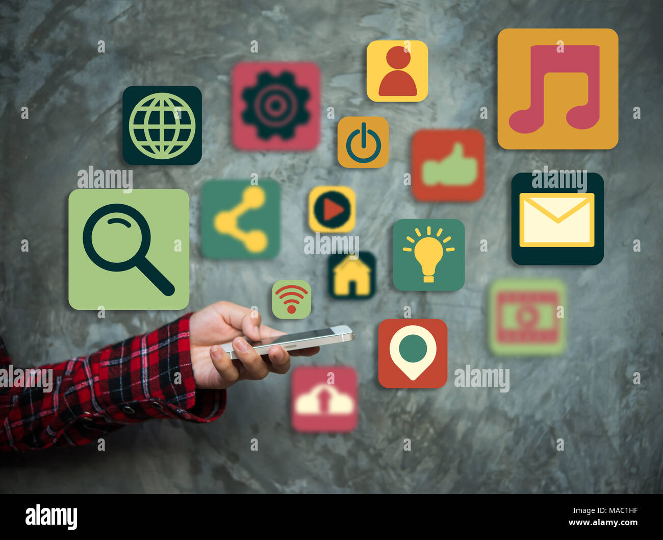 Frau Hände mit Symbol der Medien. Multimedia und Technik Konzept. Stockfoto