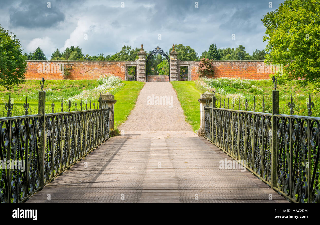 Der Garten von Glamis Castle, in Angus, Schottland. Stockfoto