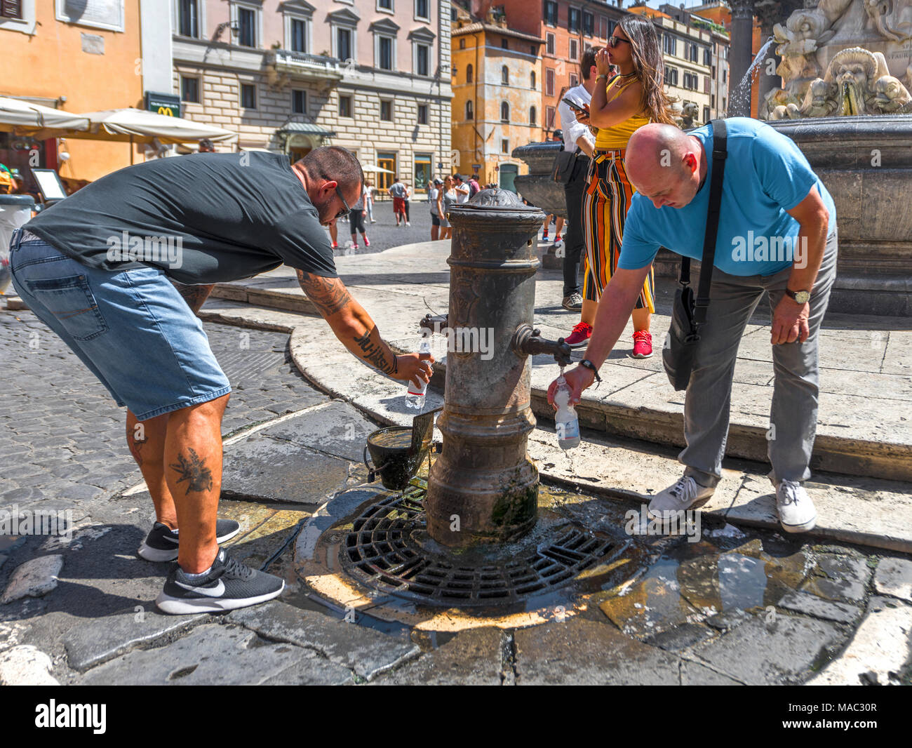Sommer Hitze an die Straßen der Stadt. Rom, Italien Stockfoto